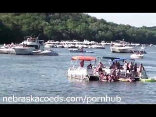 озеро вечеринка без границ голых девушек колледжа на каникулах