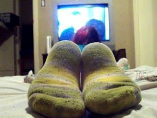 смотреть телевизор в грязных носков
