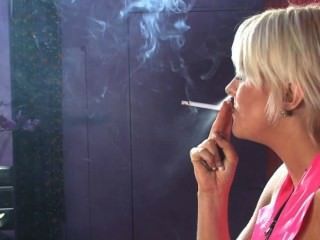 Simone мультяшек курить