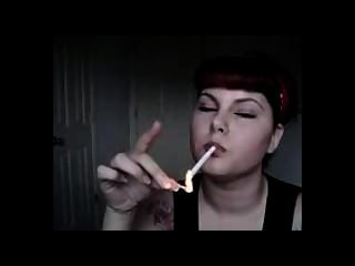 Kat Валентина курить