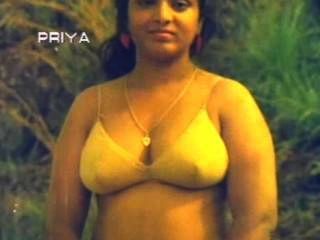 Южной Индии грудастой тетушка голый