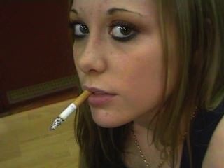 девушки курить
